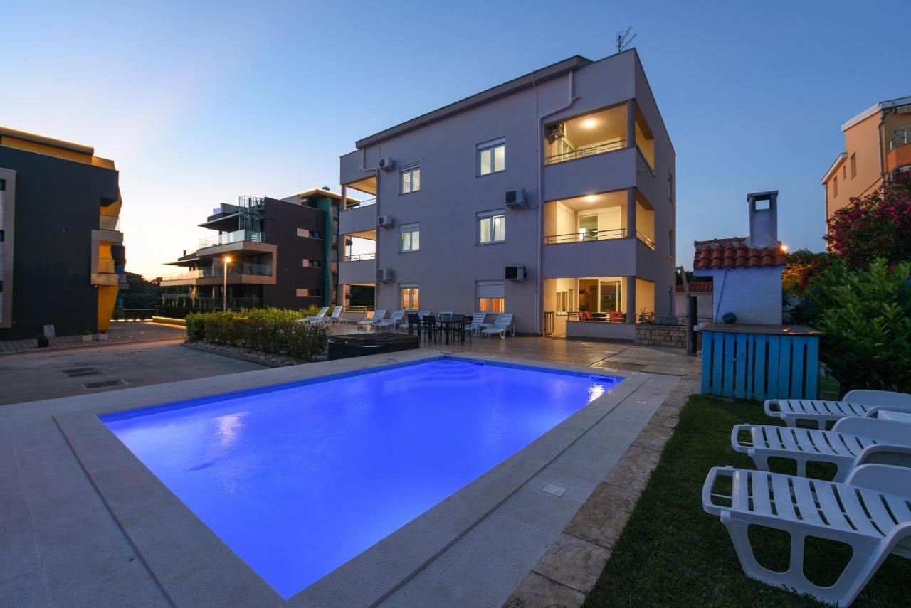 Sunset Apartment *
