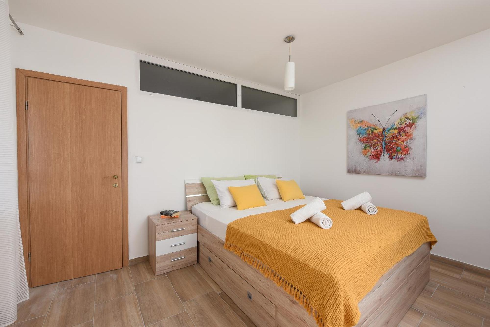 Sunset Apartment *