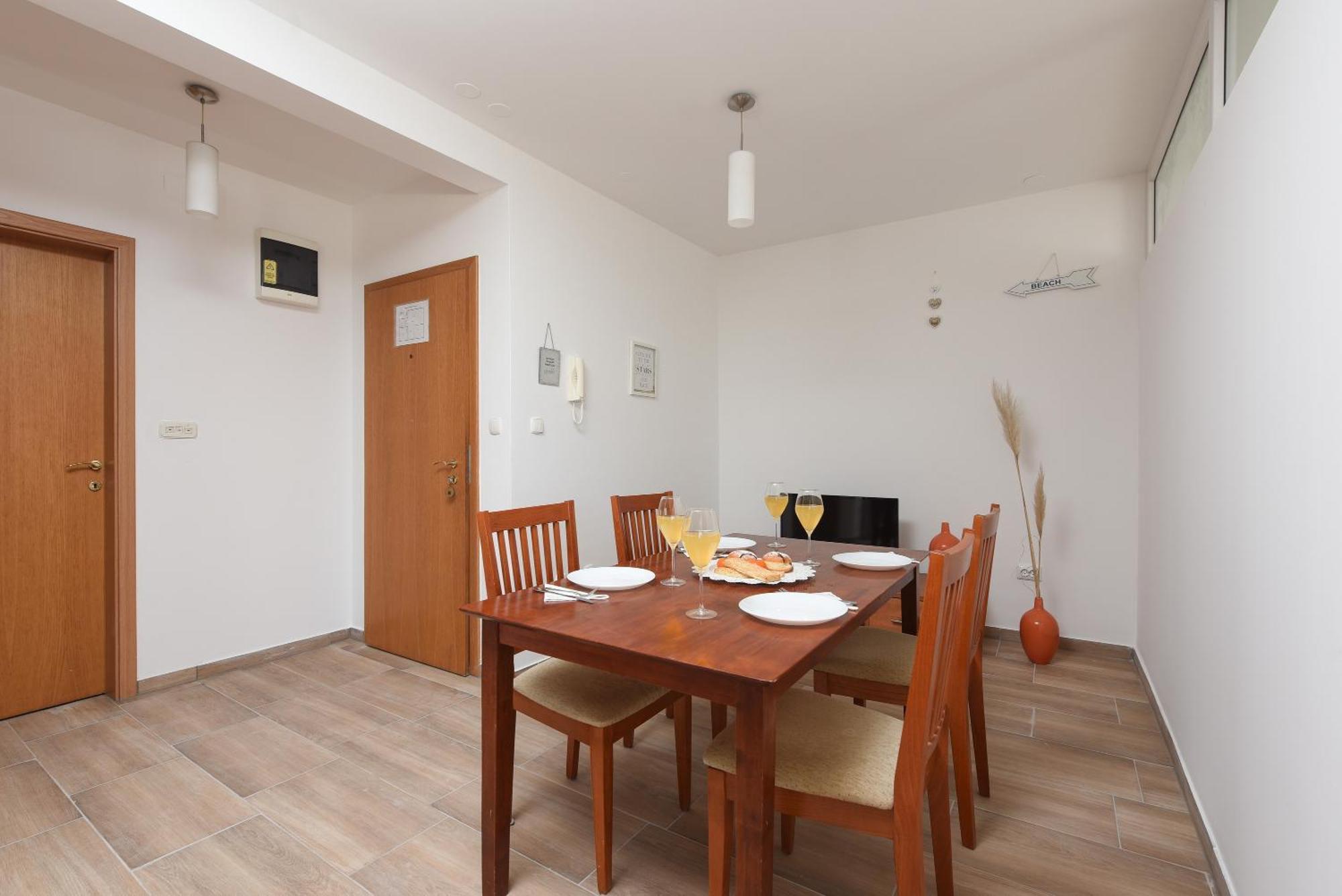 Sunset Apartment *