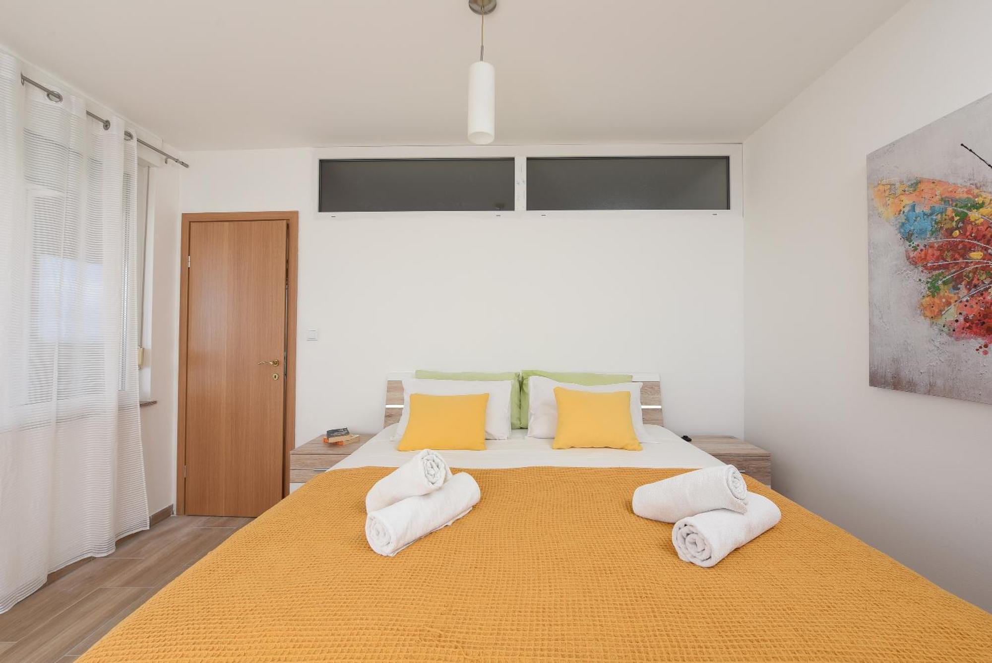 Sunset Apartment *